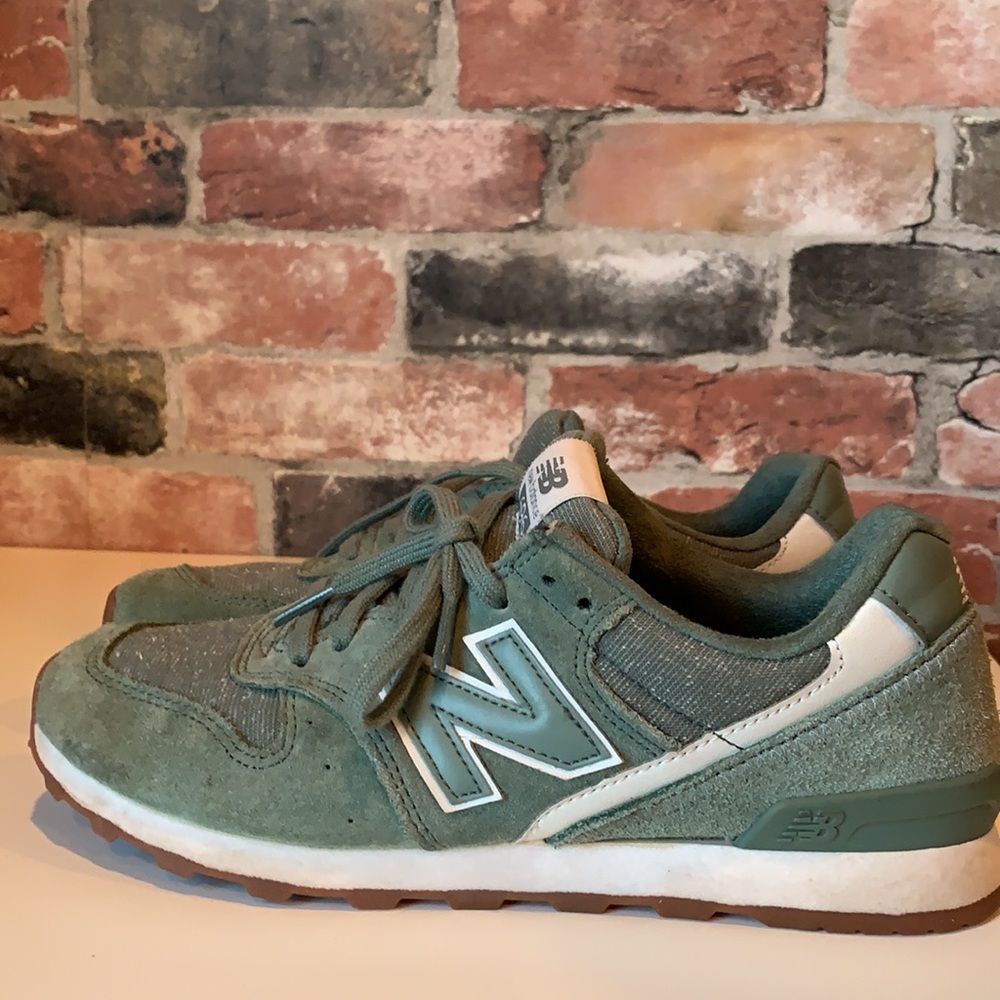 Women’s New Balance 696.